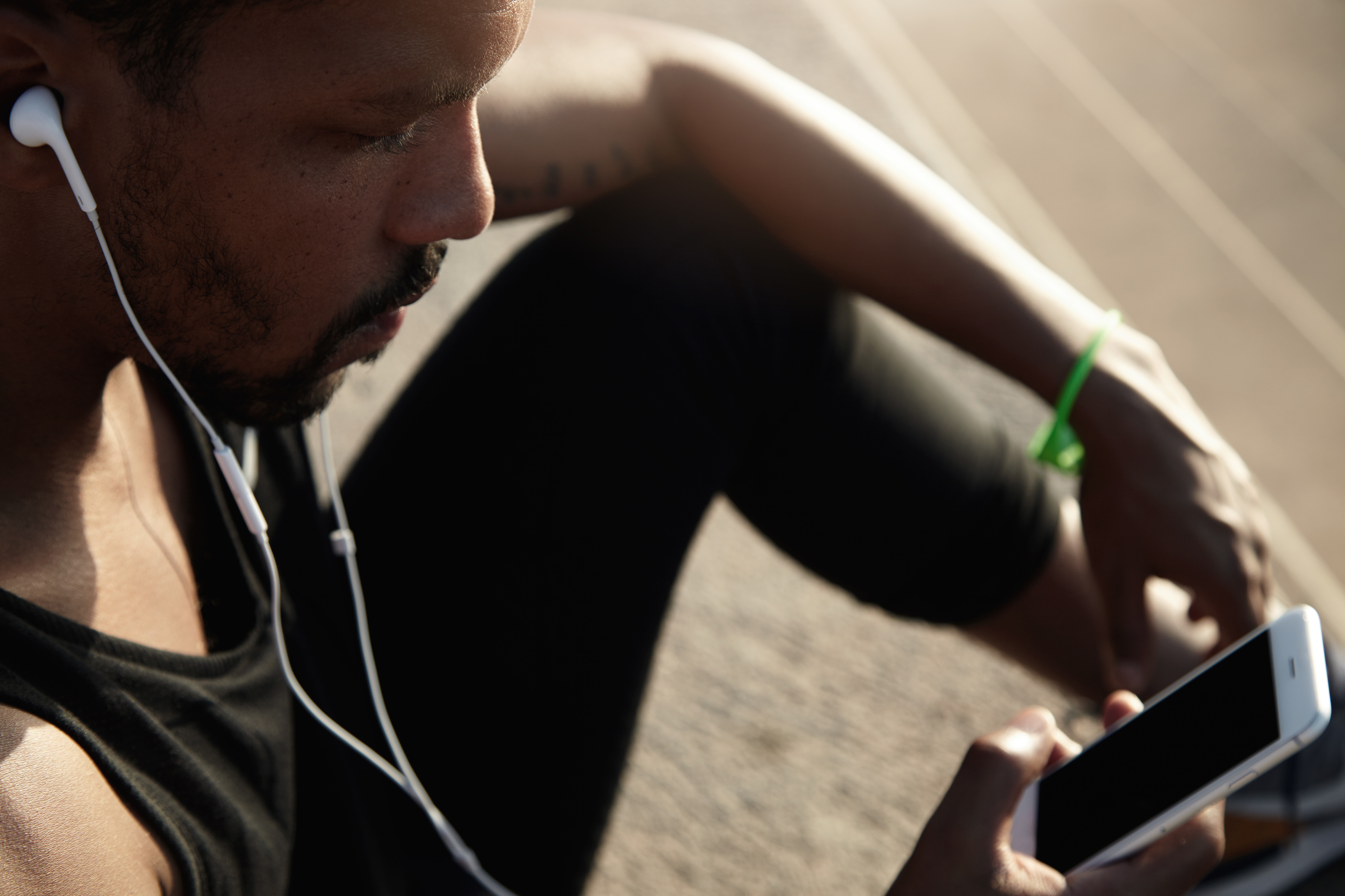 The Intersection of Sports and Technology: Enhancing Athlete Performance with Wearable Devices